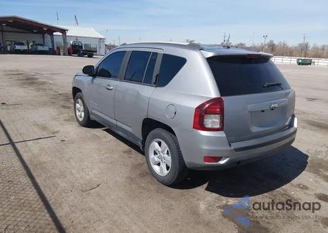 2016 Jeep Compass Latitude z USA, uszkodzony, nr VIN 1C4NJCEA0GD619755
